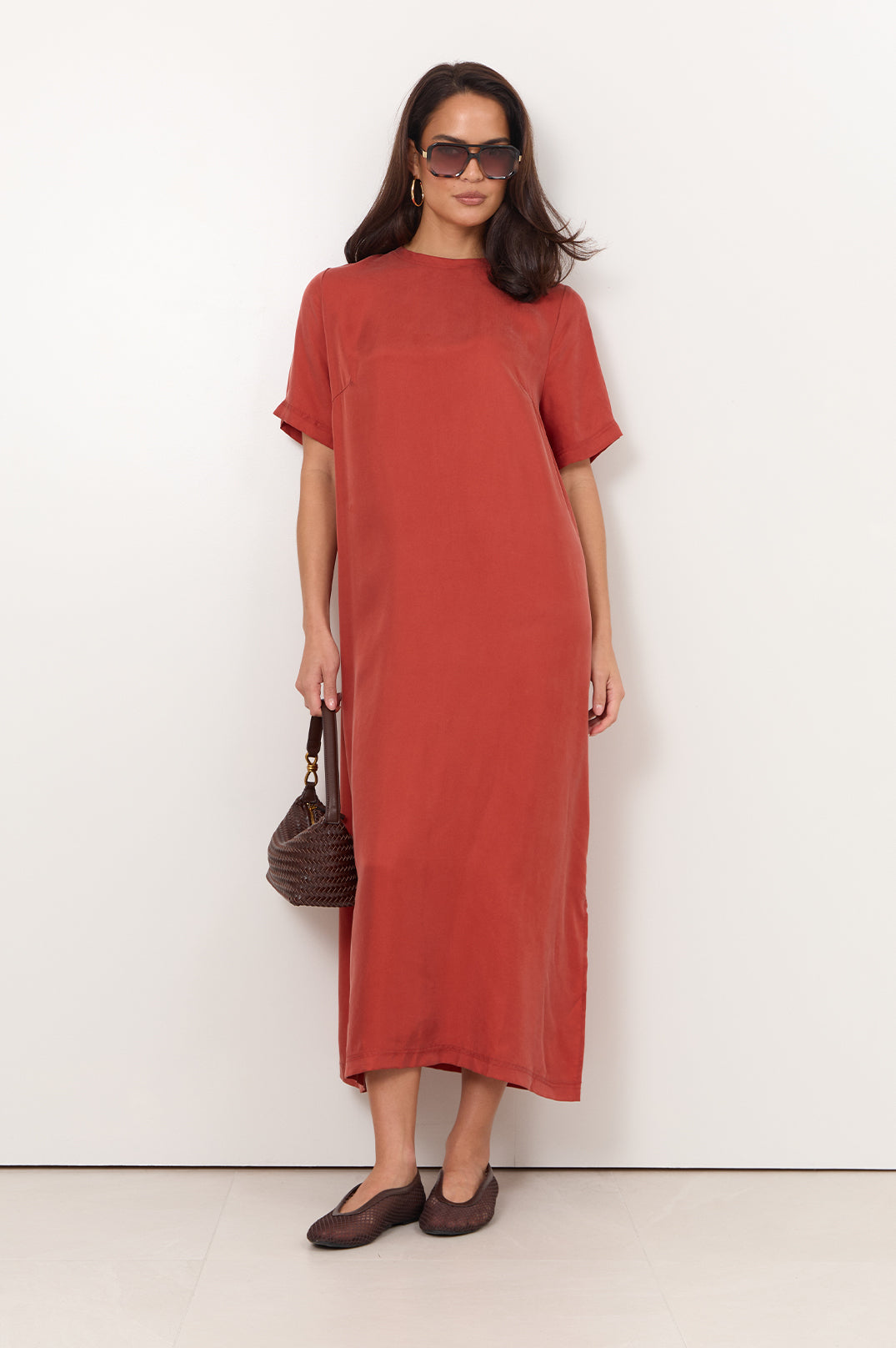 Oversized rust maxi dress for women featuring a side split and round neckline, perfect for casual or dressy occasions. 0