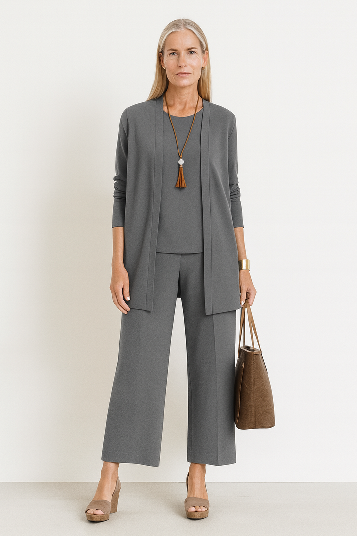 Elegant 3-piece set featuring a timeless design, perfect for versatile styling in any wardrobe. 0