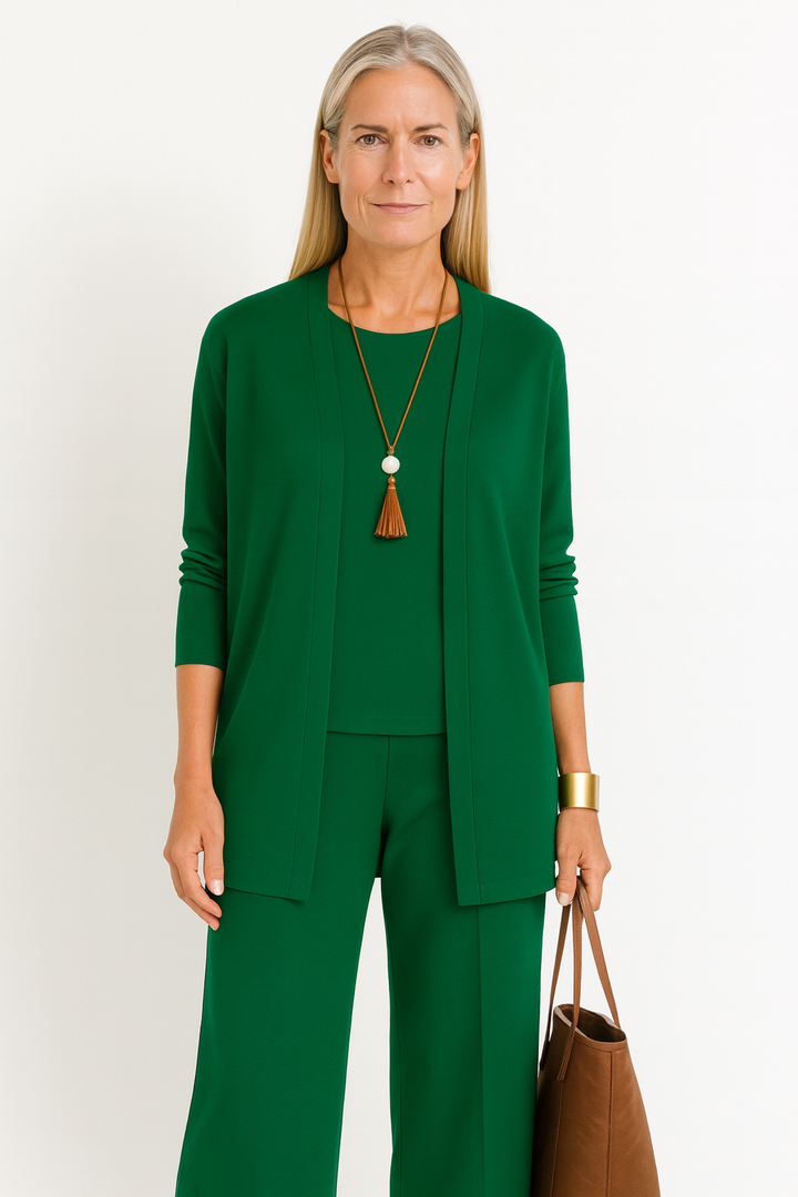 Elegant 3-piece set featuring a timeless design, perfect for versatile styling in any wardrobe. 8