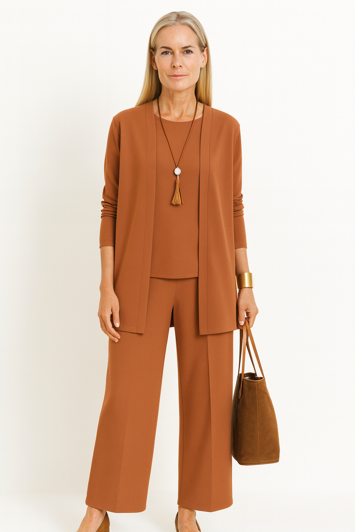 Elegant 3-piece set featuring a timeless design, perfect for versatile styling in any wardrobe. 9