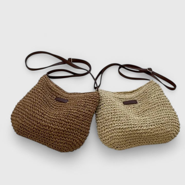Elegant slouchy bag featuring an adjustable strap and secure zipper, perfect for everyday use with a versatile and stylish design. 4