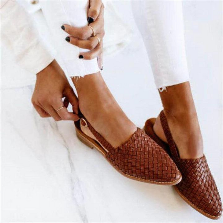 Handcrafted moccasins featuring an ergonomic flat sole, made from soft leather, perfect for spring and summer wear. 0