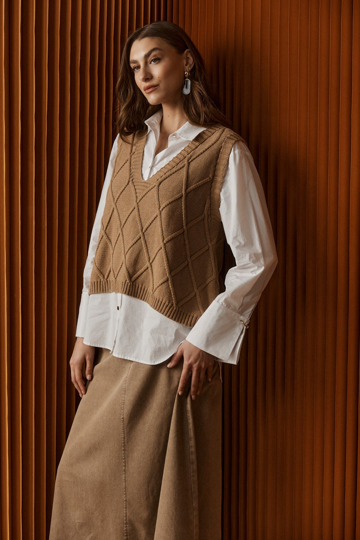 Knit vest with a stylish checkerboard pattern, made from breathable cotton, featuring a flattering V-neck design, perfect for ladies, in a rich mocha 0