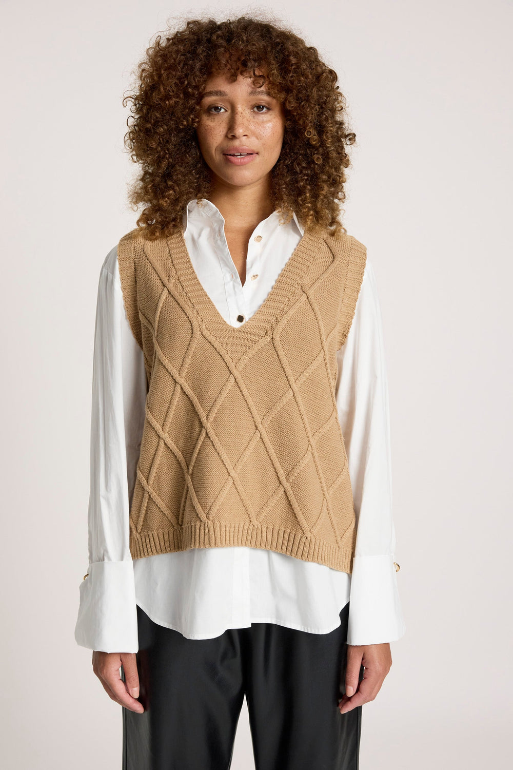 Knit vest with a stylish checkerboard pattern, made from breathable cotton, featuring a flattering V-neck design, perfect for ladies, in a rich mocha 1
