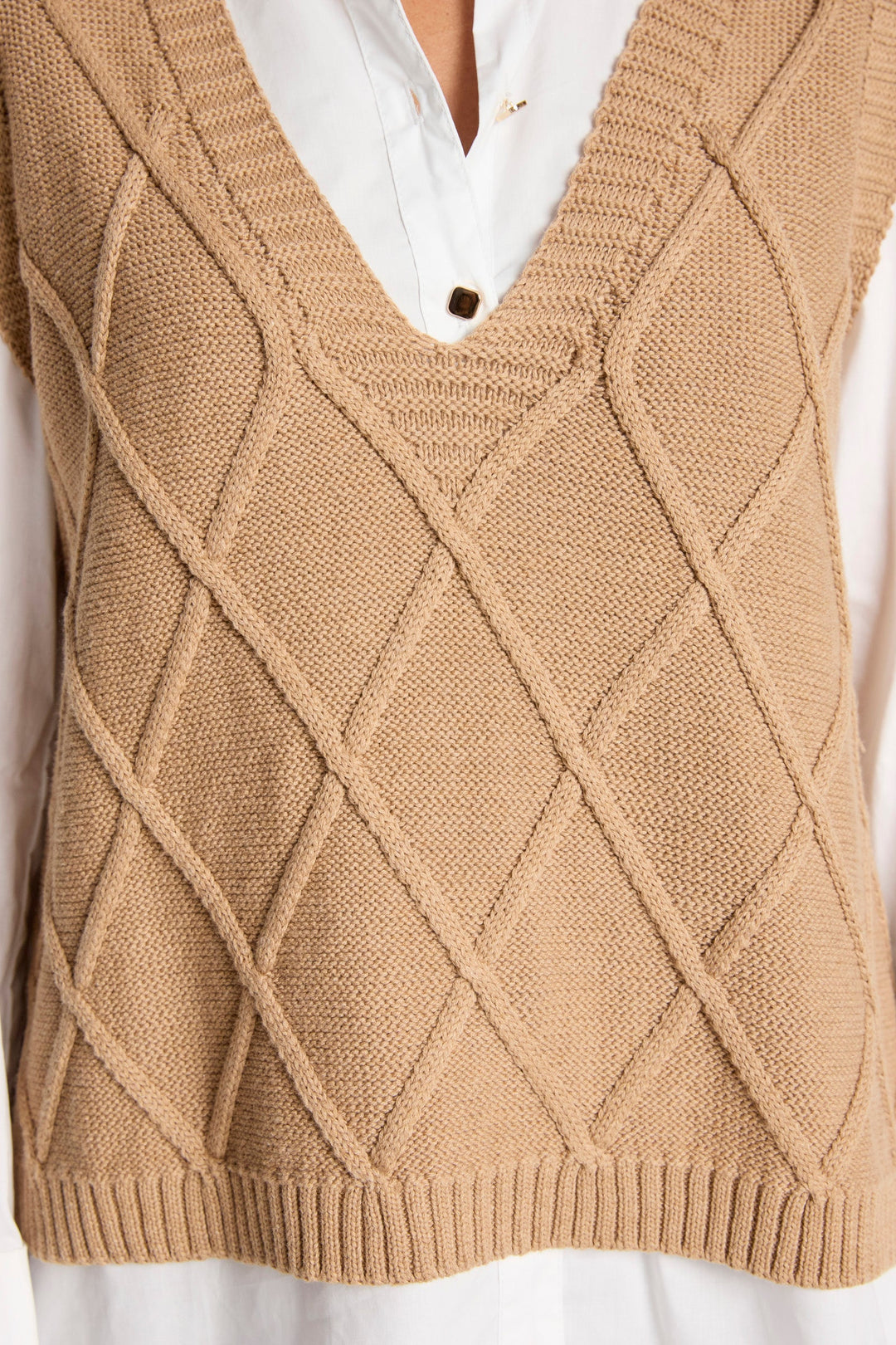 Knit vest with a stylish checkerboard pattern, made from breathable cotton, featuring a flattering V-neck design, perfect for ladies, in a rich mocha 4