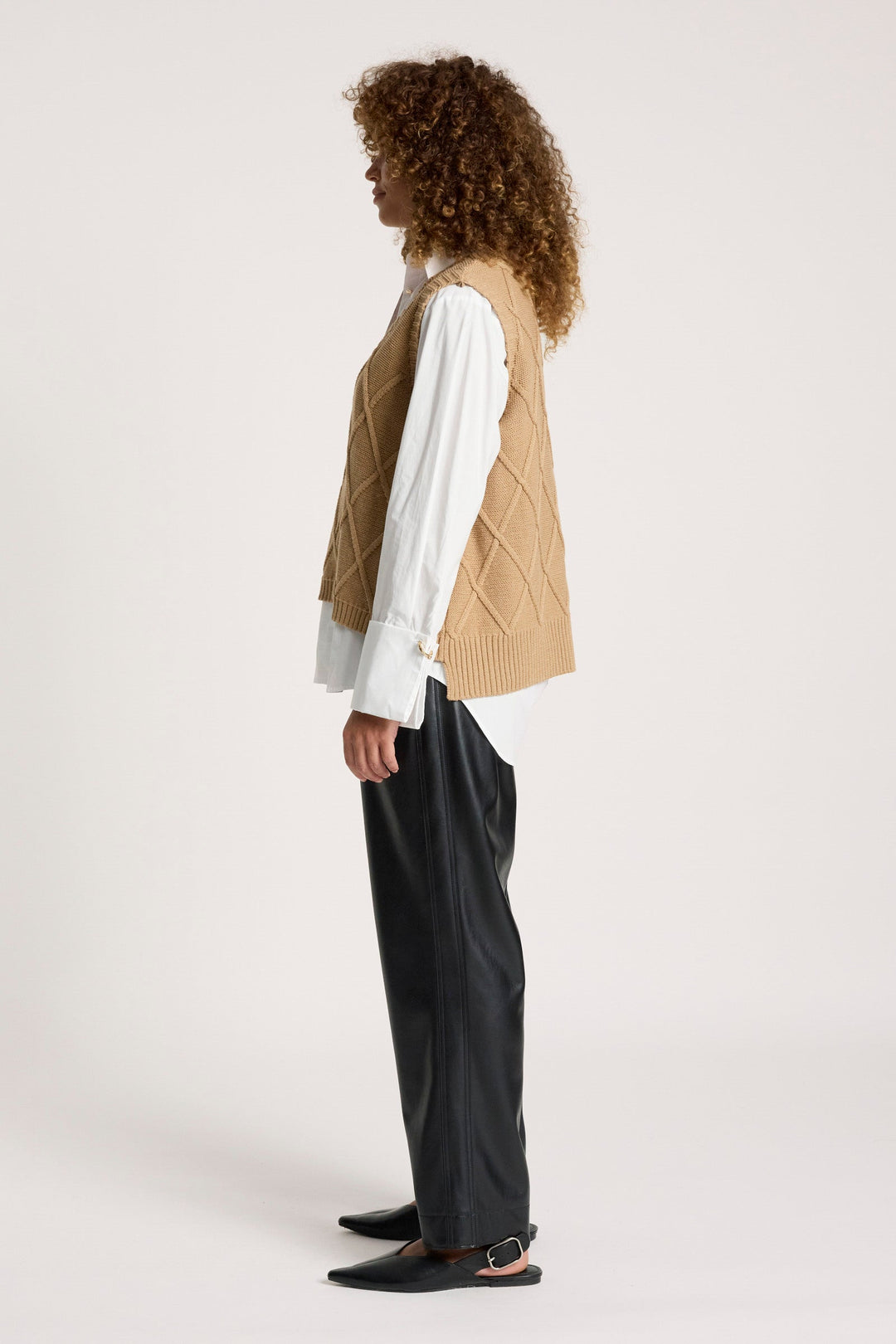 Knit vest with a stylish checkerboard pattern, made from breathable cotton, featuring a flattering V-neck design, perfect for ladies, in a rich mocha 6