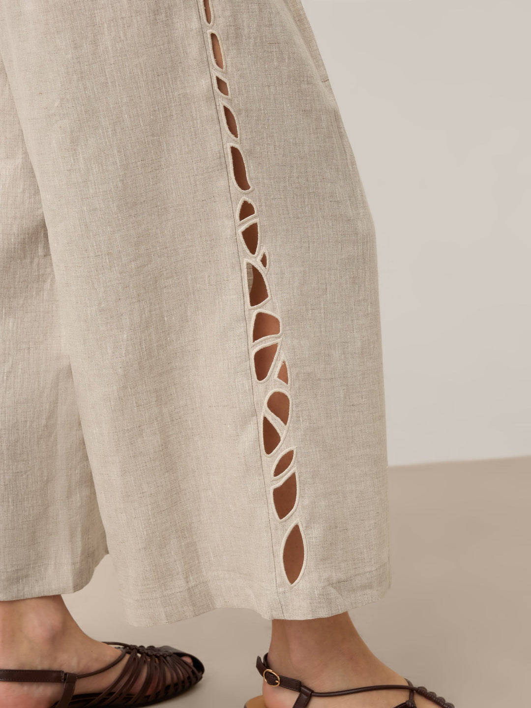 Linen wide leg cropped pants with cutwork detail in natural melange, perfect for stylish women's summer outfits. 4