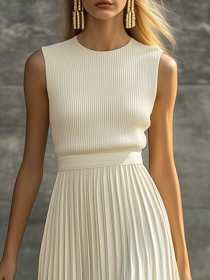 Elegant maxi dress featuring a pleated chiffon skirt and a comfortable knit top, designed with a crew neck for women. Ideal for formal occasions or casual outings 2