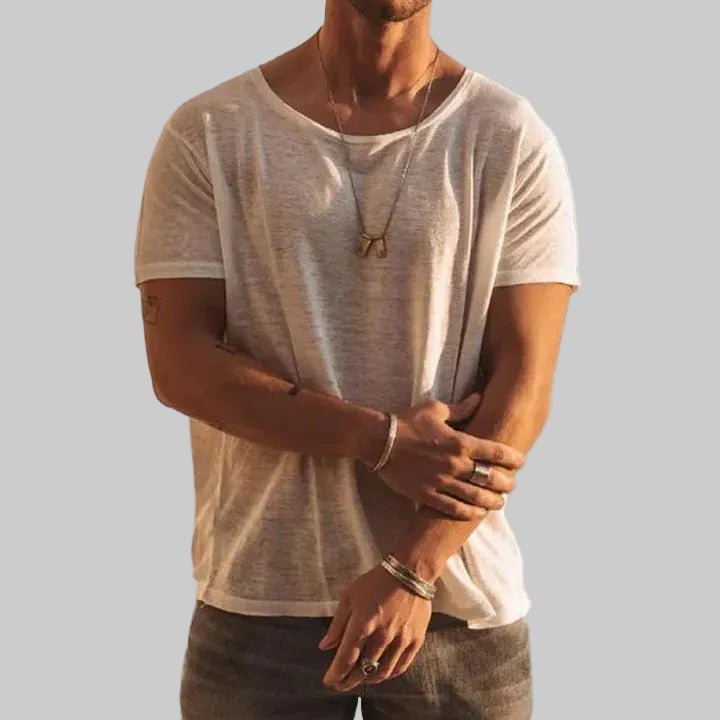 Men's cotton t-shirt featuring a classic crew neck and short sleeves, designed for a comfortable straight fit, perfect for casual wear. 0