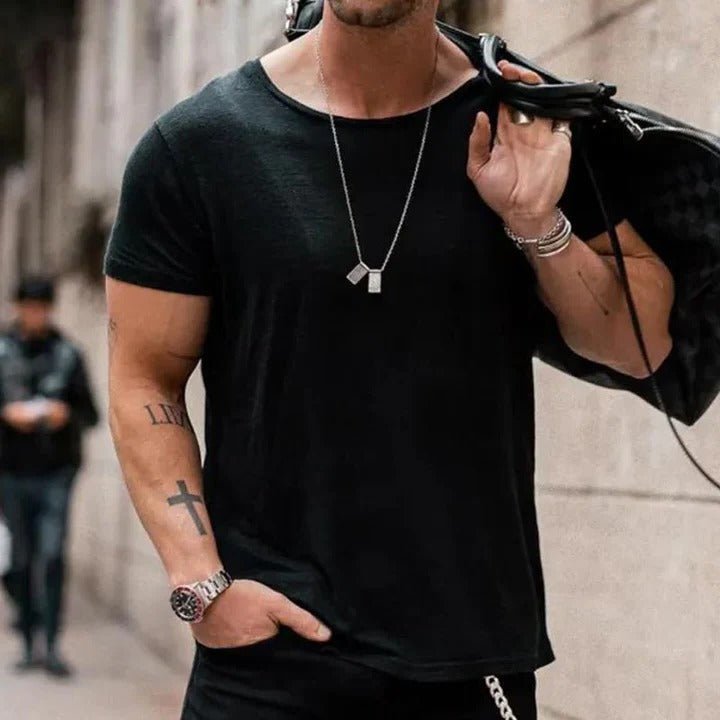 Men's cotton t-shirt featuring a classic crew neck and short sleeves, designed for a comfortable straight fit, perfect for casual wear. 1