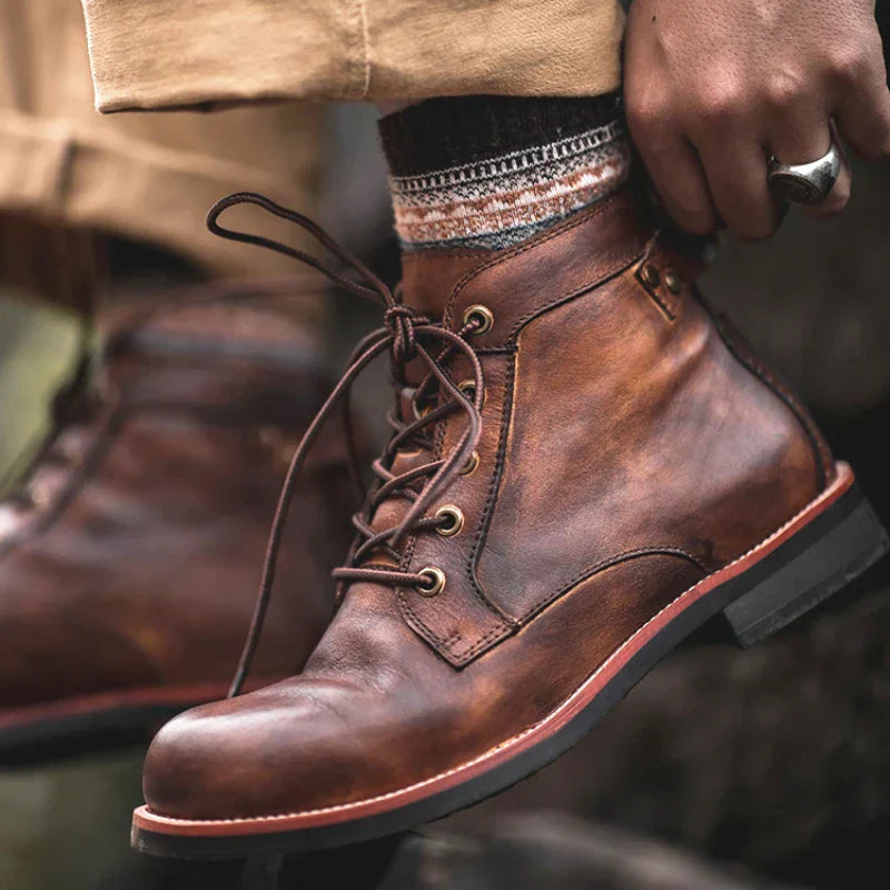Men's high-top boots featuring a sturdy sole, crafted from genuine leather, available in black and brown options, perfect for urban outdoor adventures. 1