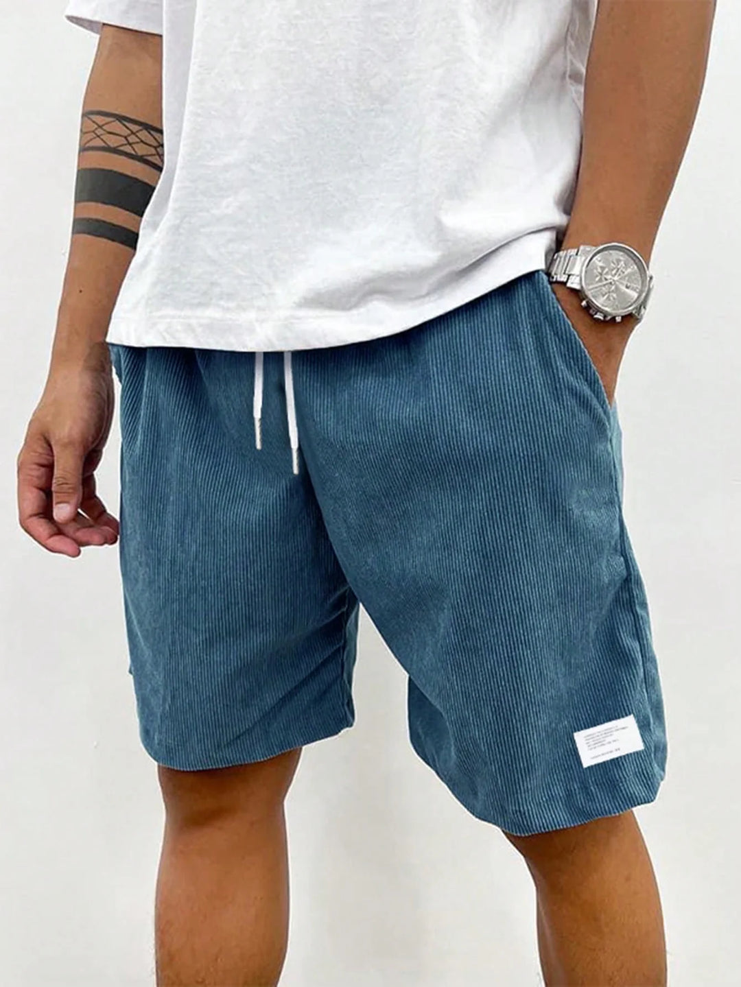 Men's shorts featuring an adjustable drawstring, designed for a casual and lightweight fit, perfect for summer comfort and outdoor activities. 4