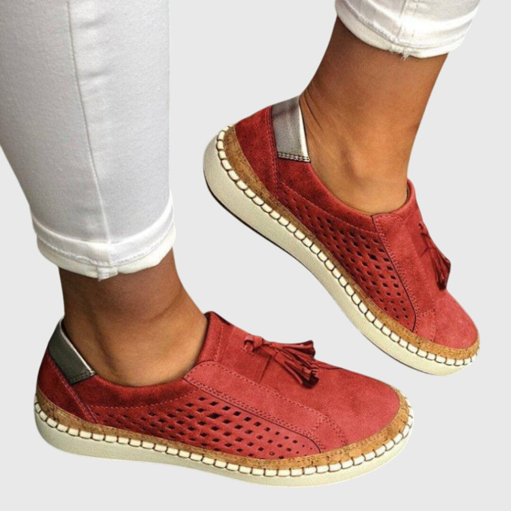 Orthopedic slip-on shoes featuring arch support, a breathable design, and a non-slip, lightweight construction for ultimate comfort. 1