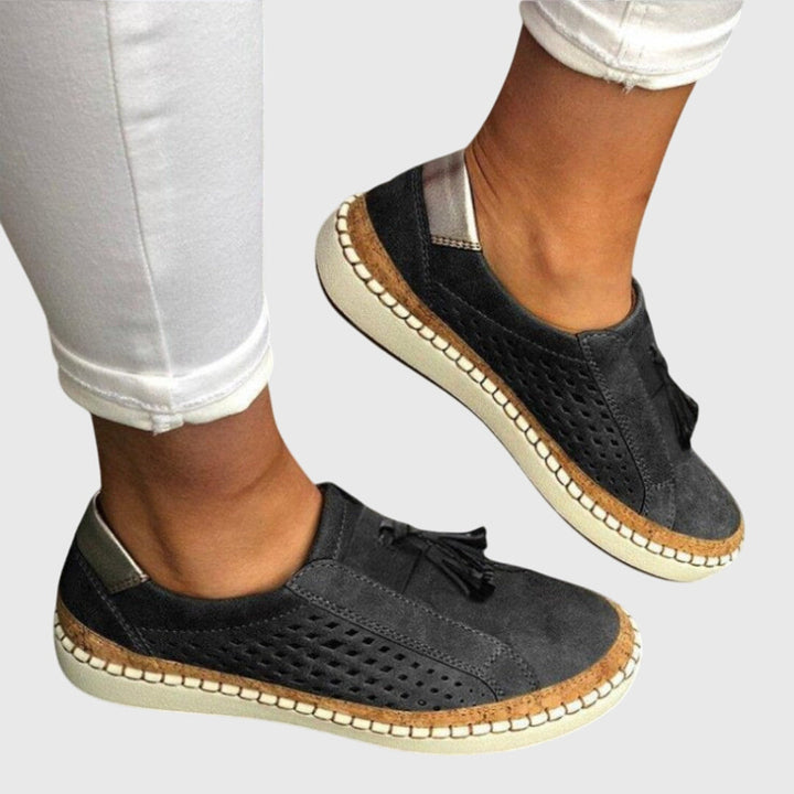 Orthopedic slip-on shoes featuring arch support, a breathable design, and a non-slip, lightweight construction for ultimate comfort. 3
