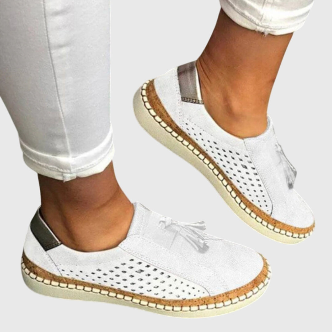 Orthopedic slip-on shoes featuring arch support, a breathable design, and a non-slip, lightweight construction for ultimate comfort. 4