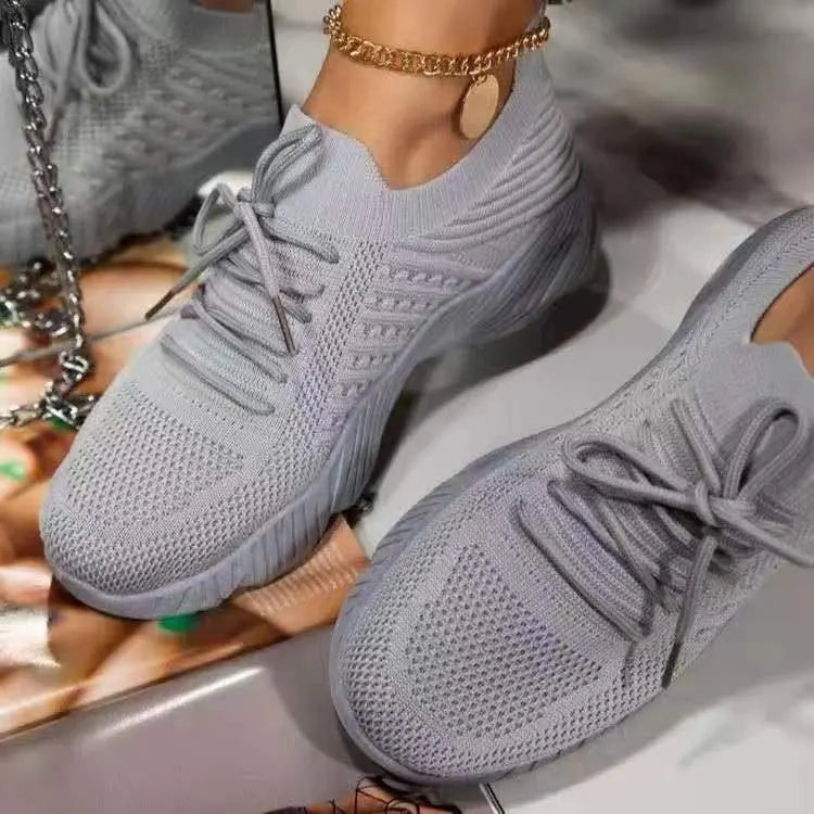 Orthopedic walking sneakers for women featuring breathable mesh and a lightweight design, ideal for all-day walking and standing comfort. 3
