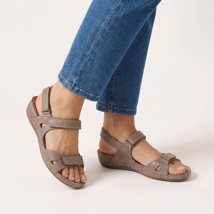 Orthopedic women's sandals featuring an adjustable strap and open-toe design, designed for comfort and support for all-day wear. 2
