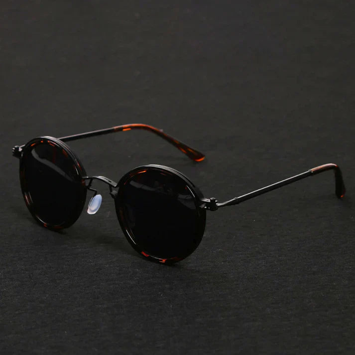 Polarized sunglasses featuring UV400 protection, designed with a lightweight modern aesthetic, perfect for outdoor activities. 5