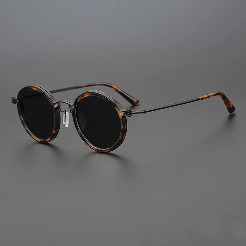 Polarized sunglasses featuring UV400 protection, designed with a lightweight modern aesthetic, perfect for outdoor activities. 7