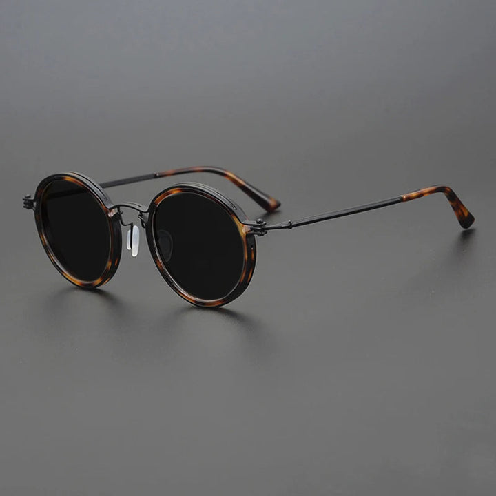 Polarized sunglasses featuring UV400 protection, designed with a lightweight modern aesthetic, perfect for outdoor activities. 7