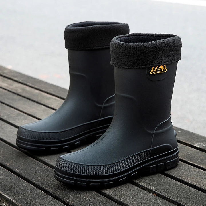 Men's waterproof rain boots featuring a slip-resistant sole, designed with a mid-calf height for optimal protection and comfort in wet conditions. 3