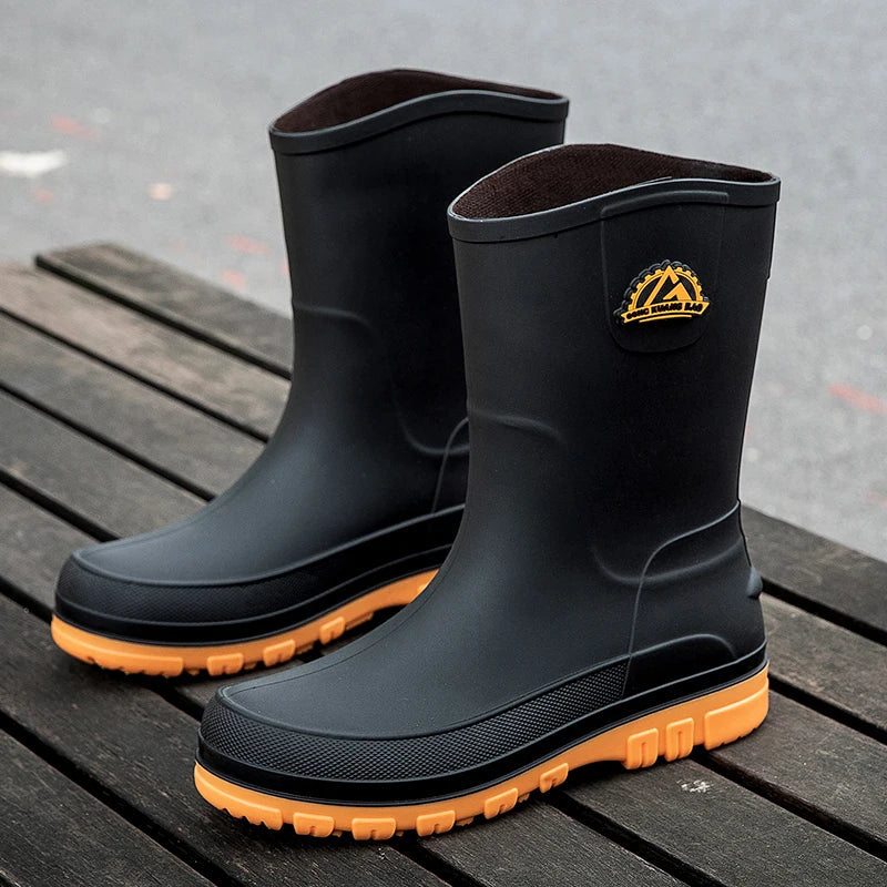 Men's waterproof rain boots featuring a slip-resistant sole, designed with a mid-calf height for optimal protection and comfort in wet conditions. 6