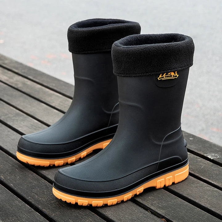 Men's waterproof rain boots featuring a slip-resistant sole, designed with a mid-calf height for optimal protection and comfort in wet conditions. 7