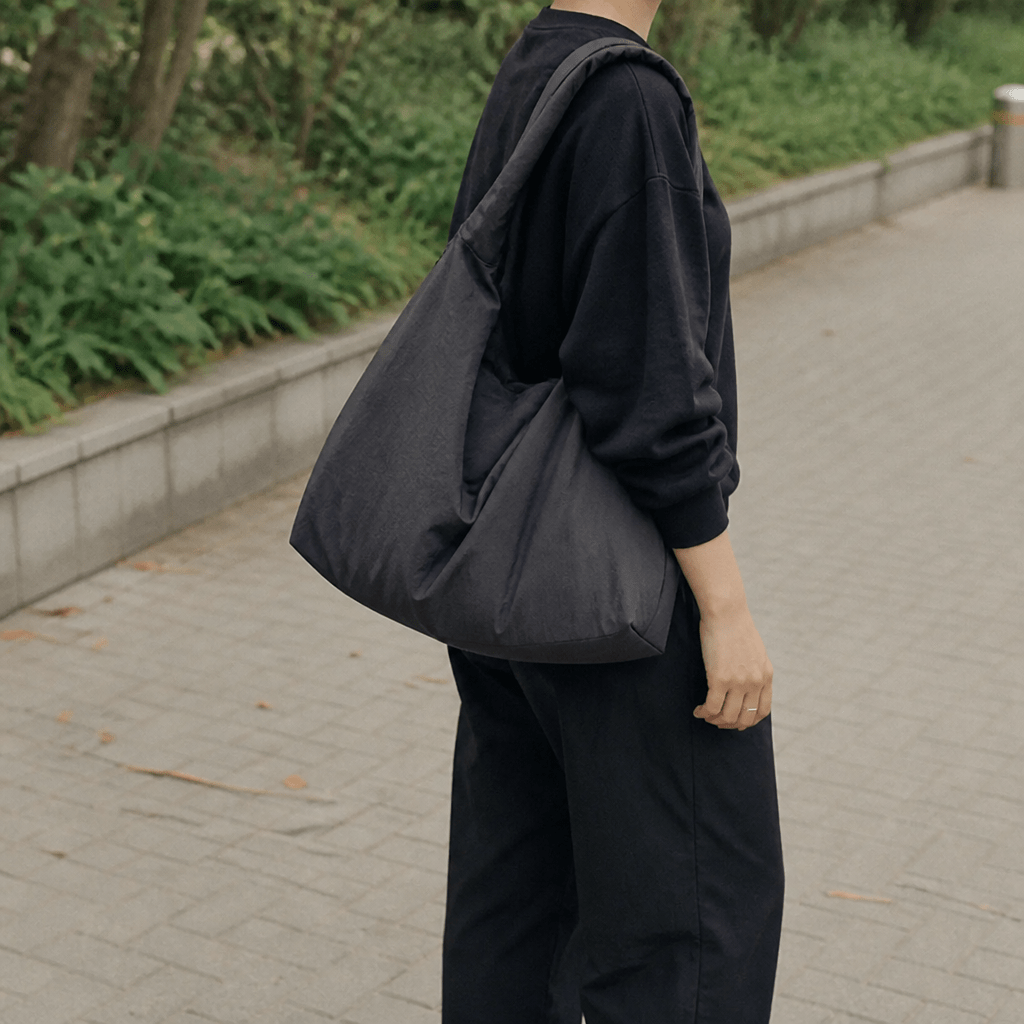 Slouchy hobo shoulder bag with adjustable toggles, large everyday tote for women in stylish design and versatile colors. 5