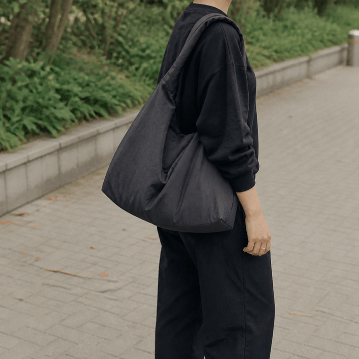 Slouchy hobo shoulder bag with adjustable toggles, large everyday tote for women in stylish design and versatile colors. 5