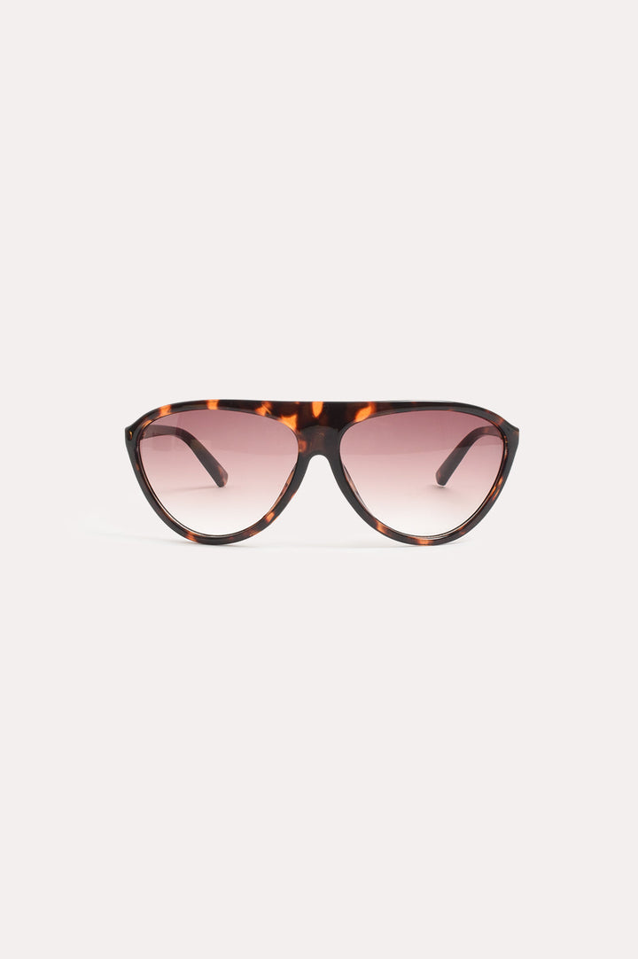 Tortoiseshell sunglasses featuring gradient lenses and elegant metal accents, designed with a fixed nose bridge for a fashionable look. 0