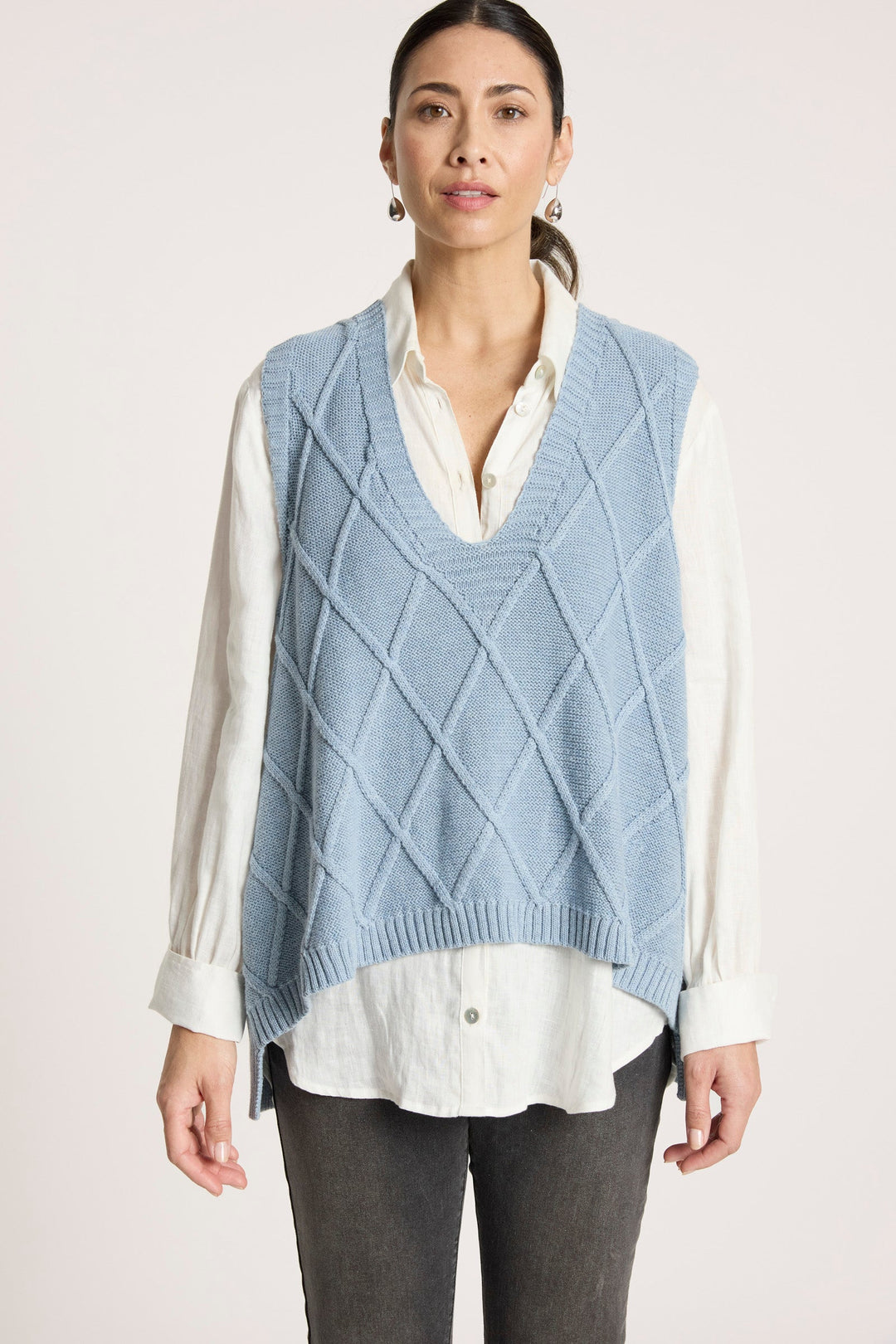 V-Neck Knitted Vest for Women in Breathable Cotton featuring a trendy checkerboard pattern, perfect for stylish layering. 2