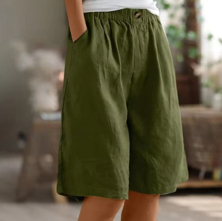 Wide leg Bermuda shorts for women featuring an elastic waist and convenient side pockets, designed for a casual knee-length fit perfect for summer outings. 0