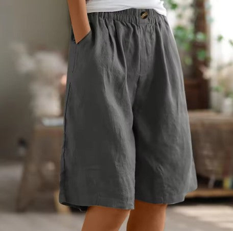 Wide leg Bermuda shorts for women featuring an elastic waist and convenient side pockets, designed for a casual knee-length fit perfect for summer outings. 1
