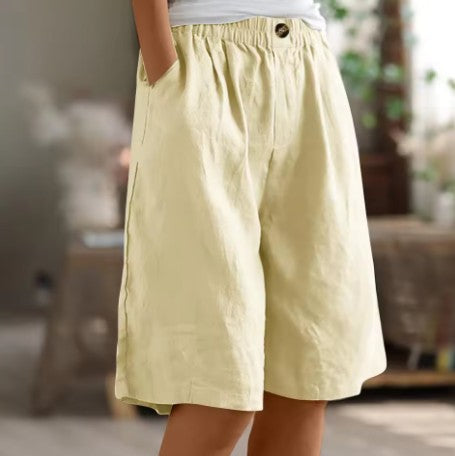 Wide leg Bermuda shorts for women featuring an elastic waist and convenient side pockets, designed for a casual knee-length fit perfect for summer outings. 2
