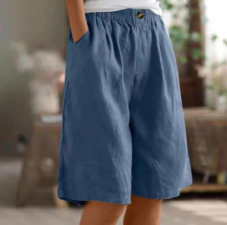 Wide leg Bermuda shorts for women featuring an elastic waist and convenient side pockets, designed for a casual knee-length fit perfect for summer outings. 3
