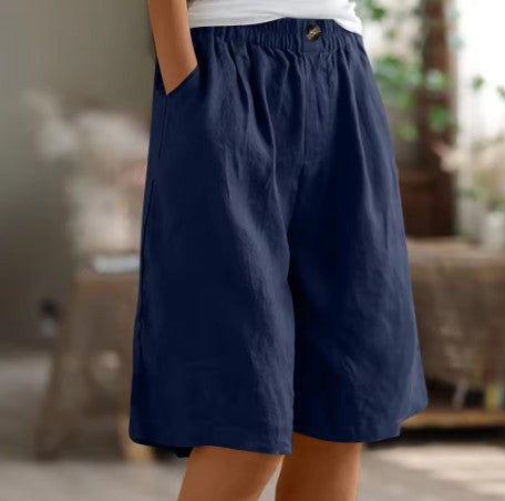 Wide leg Bermuda shorts for women featuring an elastic waist and convenient side pockets, designed for a casual knee-length fit perfect for summer outings. 5