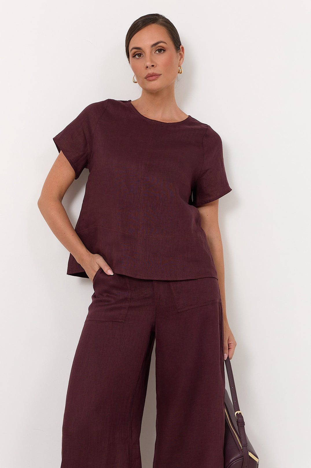 Wide leg linen pants for women in plum color featuring a zip fly and front pockets, perfect for stylish and comfortable summer wear. 2