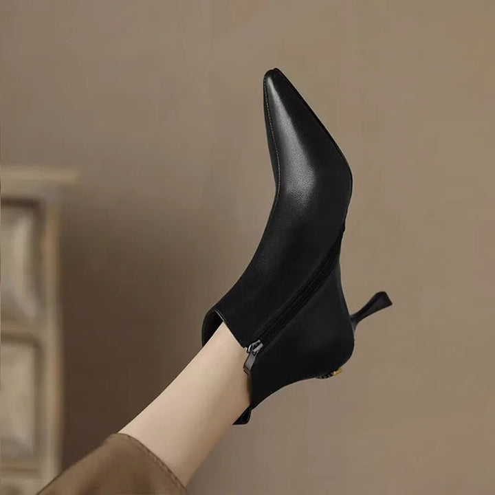 Women's Boots with Slender Kitten Heel and Pointed Toe – Elegant Black Design for All-Day Comfort 3