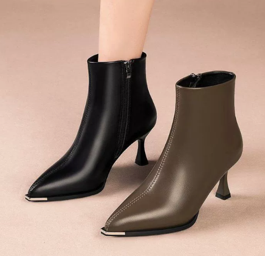 Women's Boots with Slender Kitten Heel and Pointed Toe – Elegant Black Design for All-Day Comfort 7