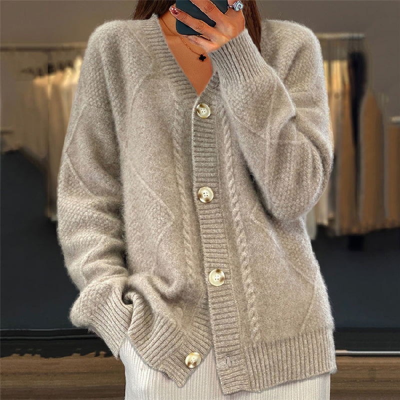 Women's Cardigan with V-Neck Design in Soft Wool-Blend – Cozy Knitted Layering Piece 2