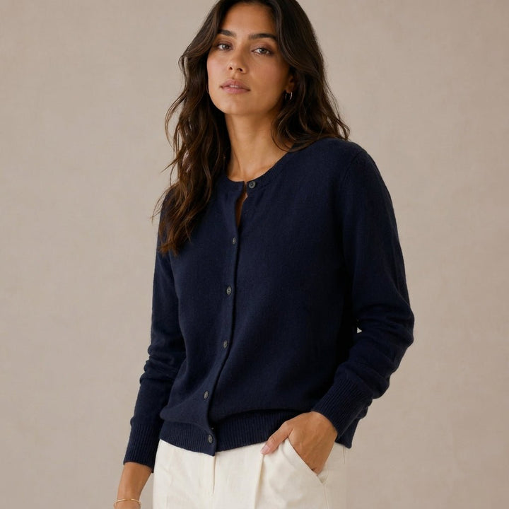 Women's Cashmere Cardigan with Button Front and Round Neck – Fitted Style for Versatile Layering 1
