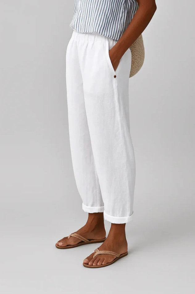Women's breathable white linen pants featuring an elastic waistband and hidden pockets, perfect for summer wear. 1