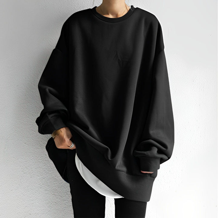 Women's oversized sweatshirt featuring a soft cotton-polyester blend, designed with a minimalist aesthetic for casual layering. 2