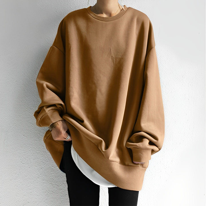 Women's oversized sweatshirt featuring a soft cotton-polyester blend, designed with a minimalist aesthetic for casual layering. 6