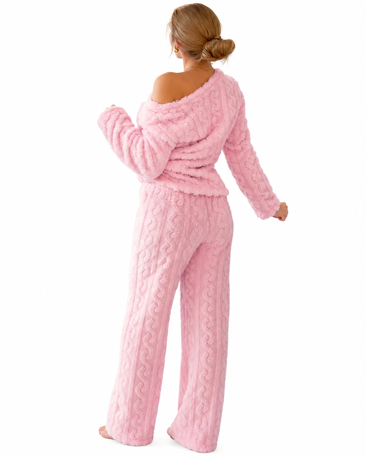Women's Pajama Set with Plush Fabric for Winter – Long Sleeve Top and Matching Bottoms 1