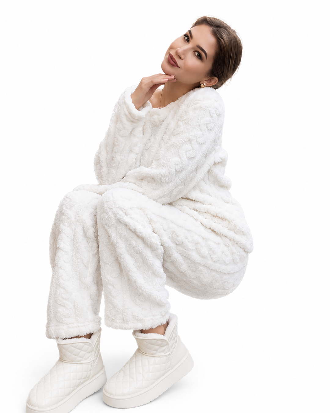 Women's Pajama Set with Plush Fabric for Winter – Long Sleeve Top and Matching Bottoms 2