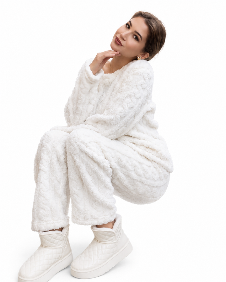 Women's Pajama Set with Plush Fabric for Winter – Long Sleeve Top and Matching Bottoms 2