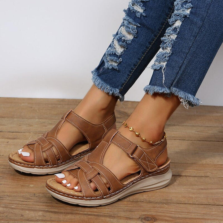Women's sandals featuring a stylish braided strap design, adjustable fit for comfort, and orthopedic support, perfect for summer wear. 4