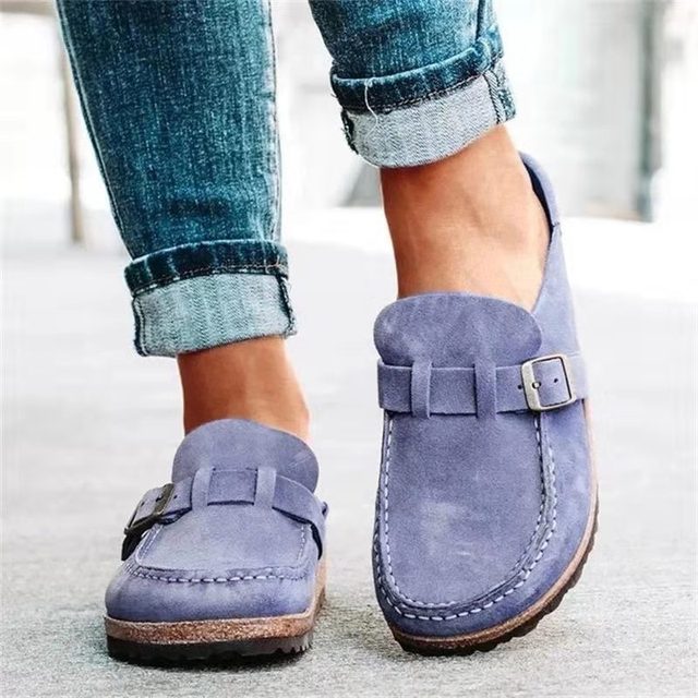 Women's Slip-On Loafers with Cushioned Sole and Platform – Modern Buckle Design in Black 3