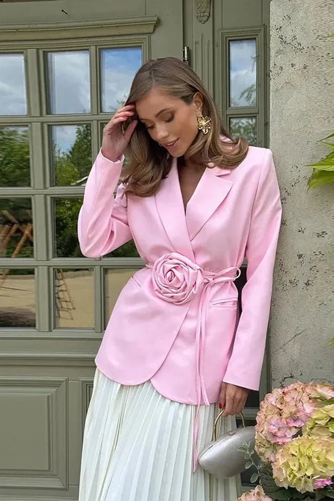 Elegant women's wrap blazer in white featuring an adjustable self-tie belt and delicate rosette appliqué, perfect for sophisticated occasions. 2